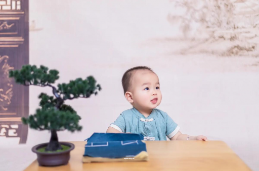 随州怀孕肚子中间凹两边凸